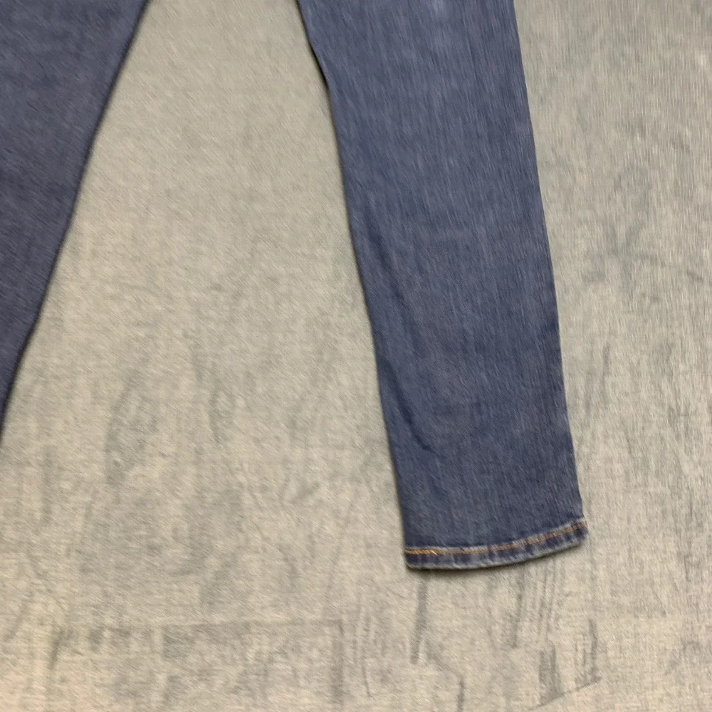 Levi's 511 Slim Fit Jeans Mens 31x32 Blue Denim Medium Wash 5-Pockets Streetwear